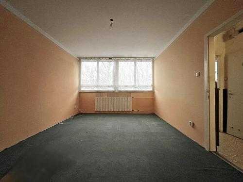 Első emeleti, erkélyes lakás eladó Szombathelyen, a Josakr-Ola lakótelepen