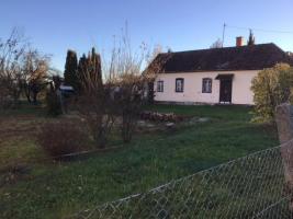 Náraiban 1911 m2-es telek, kis házikóval eladó