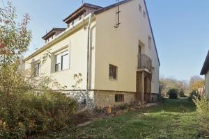 Patakparti, nagy telekkel, korszerűsítendő családi ház eladó Szombathelyen, Gyöngyöshermánban.