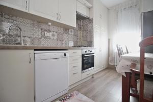 Stromfel lakótelepen, 61m2-es, erkélyes ,nappali + 2 szobás lakás eladó!