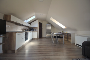 Modern tetőtéri lakás eladó Kőszegen, lakóparki környezetben