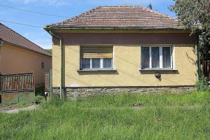 Felújítandó családi ház, nagy telekkel eladó Szombathely vonzáskörzetében